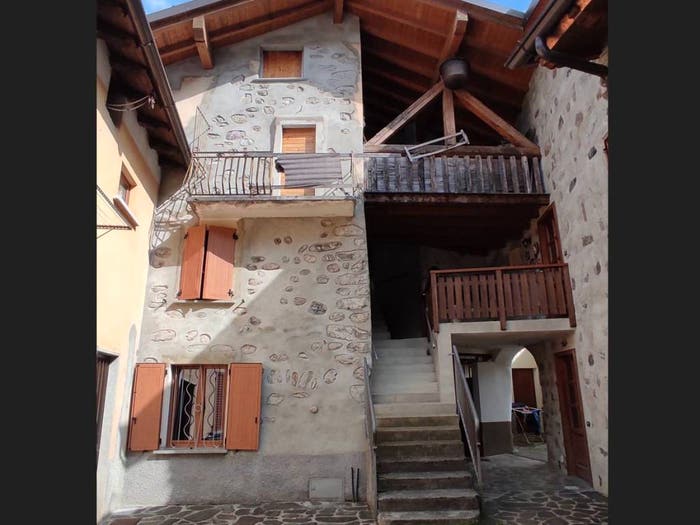 Casa quadrilocale in vendita in Via Don Vincenzo Riccardi, Valbondione