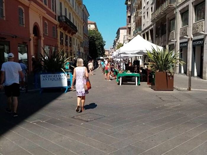 Appartamento trilocale in vendita in Cavour, Ancona