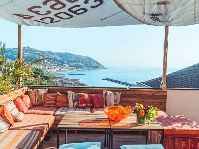 Casa quadrilocale in vendita in Via Madonna Ruota, Arziglia Madonna della Ruota, Bordighera
