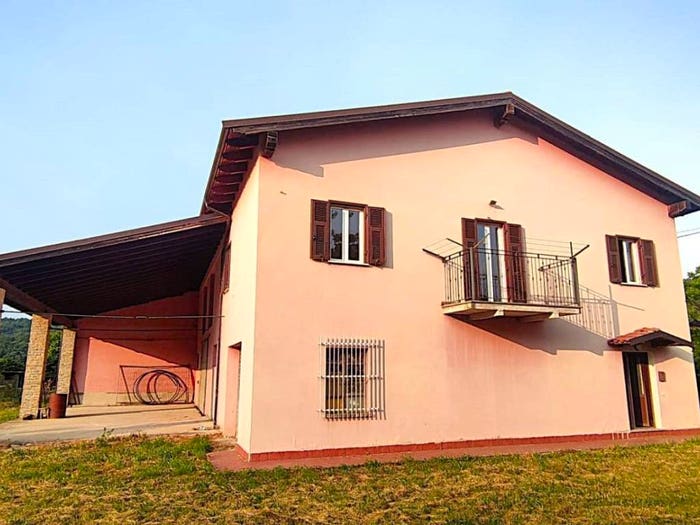 Casa con 6 locali in vendita in Loc Casazze, Merana
