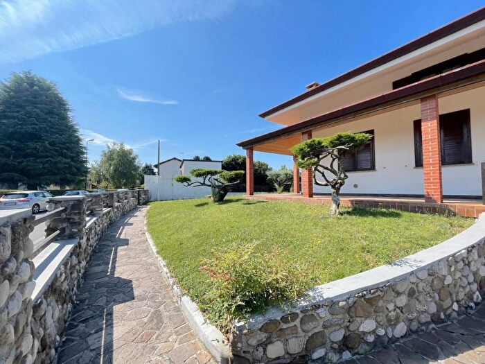 Casa con 6 locali in vendita in Via Enrico Fermi, Feletto Umberto, Tavagnacco