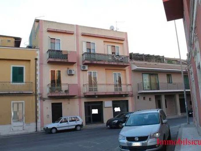 Appartamento con 6 locali in vendita in Via Statale, Centro, Ispica