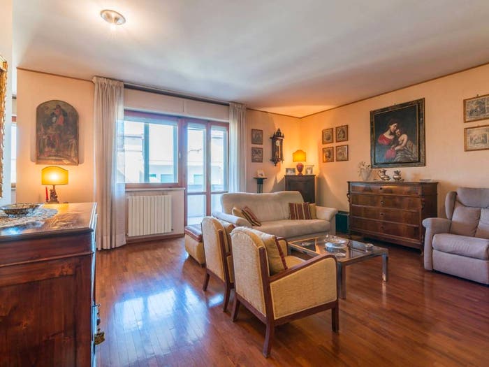Appartamento con 6 locali in vendita in VIA MAMELI, Centro, Macerata