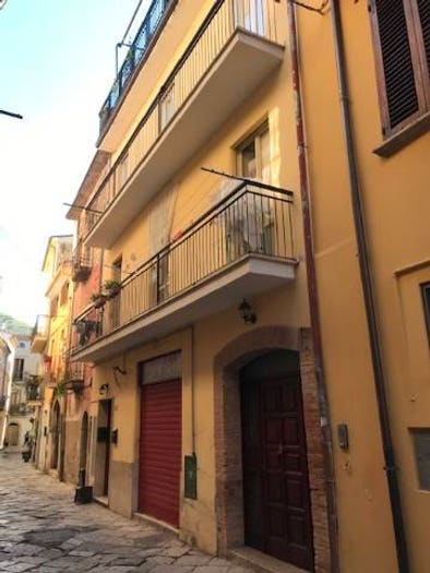 Casa con 6 locali in vendita in Vicolo Ludovico Ariosto, Centro, Fondi