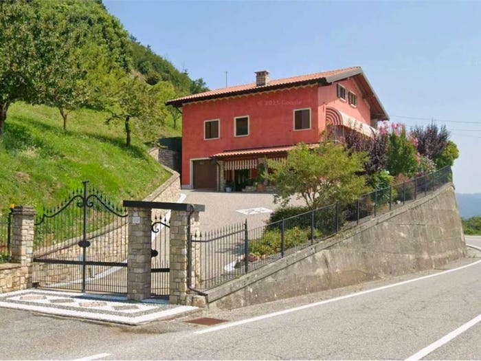 Casa con 6 locali in vendita in Via Silvio Bonomelli, Iseo