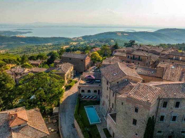 Casa con 6 locali in vendita in Via Rigone, Castel Rigone, Passignano sul Trasimeno