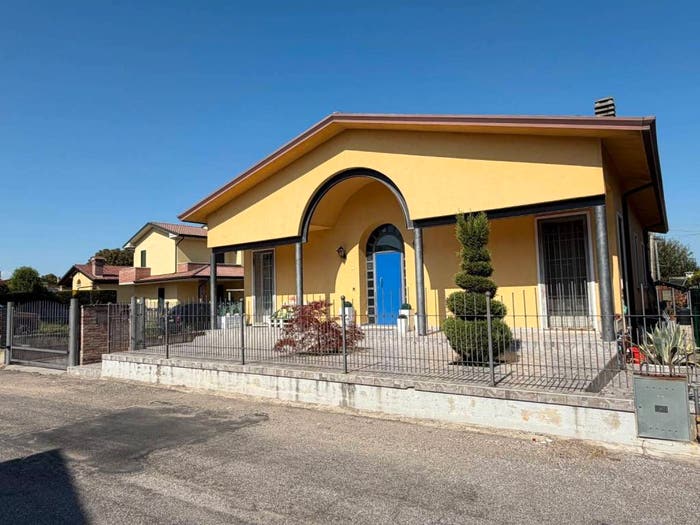 Casa con 6 locali in vendita in Via Achille Grandi, Centro, Bovolone
