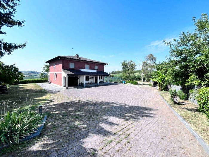 Casa con 6 locali in vendita in Via Stazione, Penango