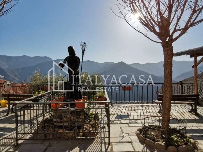 Appartamento con 6 locali in vendita in Via Camurata, Centro, Triora