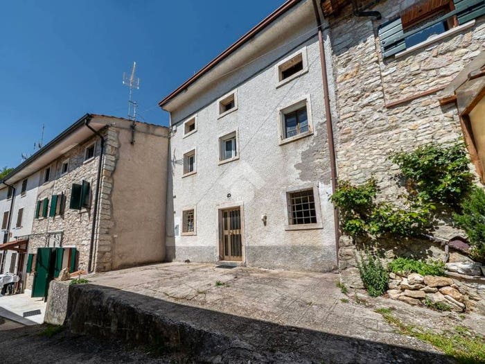 Casa bilocale in vendita in Contrada Volpi, Badia Calavena
