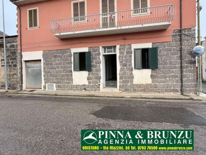 Casa con 5 locali in vendita in Santa Lucia, Centro, Ghilarza