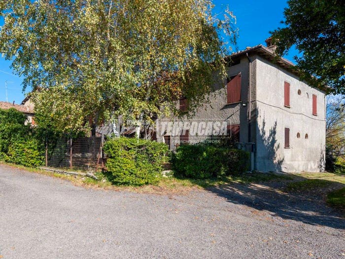 Appartamento quadrilocale in vendita in Via Castelvecchio, Baiso