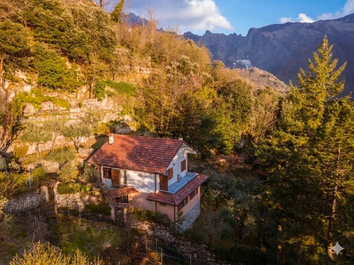 Casa con 6 locali in vendita in Via Bassa Tambura, San Carlo Antona, Massa