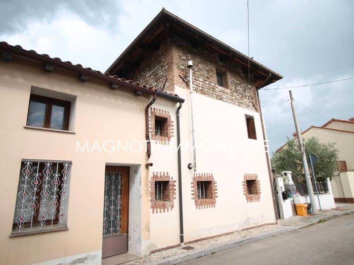 Casa quadrilocale in vendita in Via delle Scuole, Centro, Codroipo