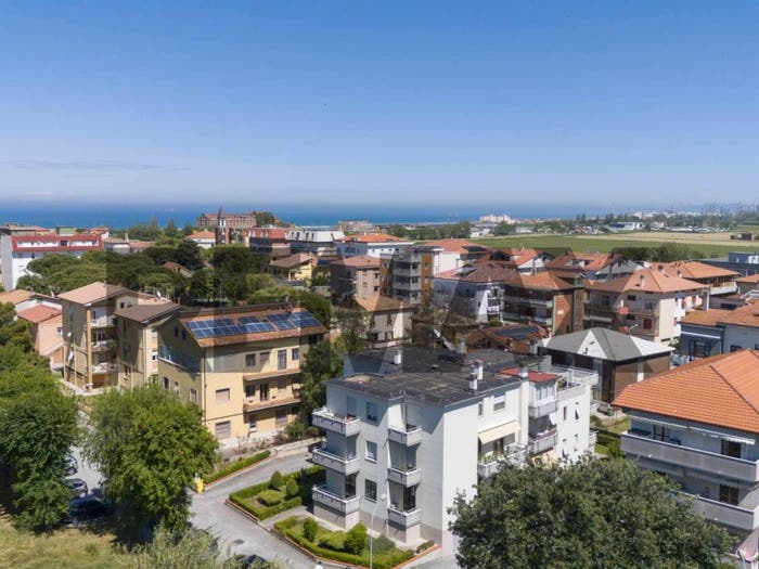 Appartamento con 6 locali in vendita in via dante alighieri, Marina Di Montemarciano, Montemarciano