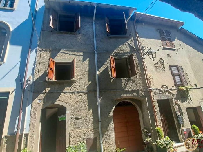Casa con 6 locali in vendita in Borgo Santa Maria, Centro, Filattiera