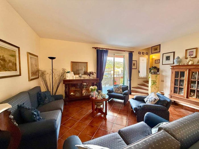 Appartamento con 5 locali in vendita in Via Giuseppe Leonardi, Centro, Aci Catena