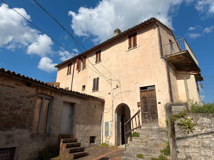 Casa con 6 locali in vendita in Frazione Albacina, Albacina Borgo Tufico, Fabriano