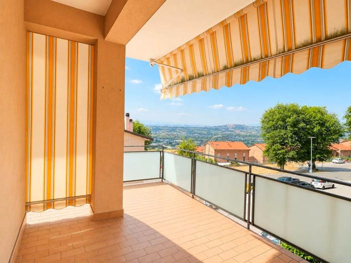 Appartamento con 5 locali in vendita in Via Monsignore N Donzelli, Centro, Camerano