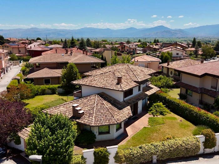 Casa con 6 locali in vendita in Via Pio XII, Centro, Avezzano