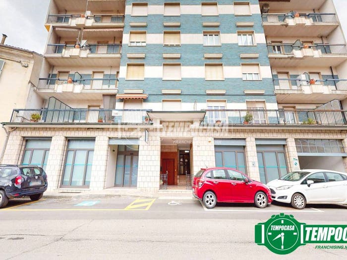 Appartamento trilocale in vendita in Via Francesco Crispi, Centro, Acqui Terme
