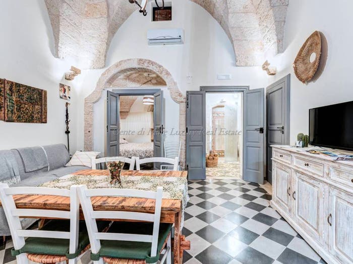 Casa con 6 locali in vendita in Via Antonio Fortunato Oroboni, Pezze di Greco Pozzo Faceto Montalbano, Fasano