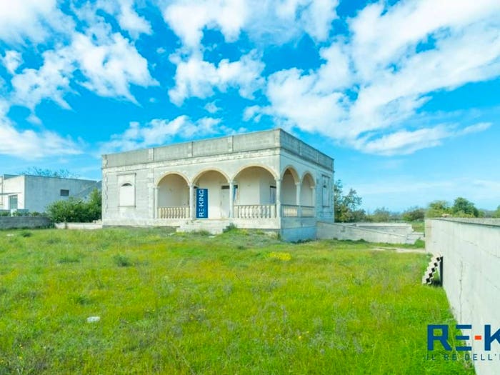 Casa con 6 locali in vendita in Via San Pasquale snc, Centro, Carpignano Salentino