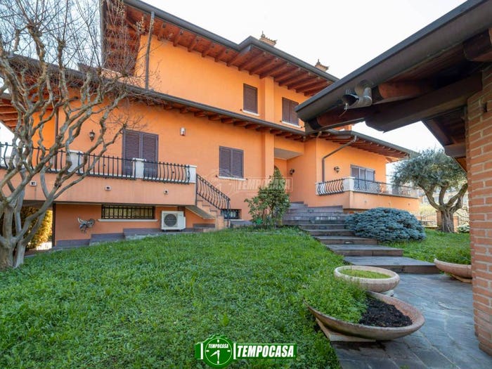 Casa con 6 locali in vendita in Via Ugo Foscolo, Osio Sotto