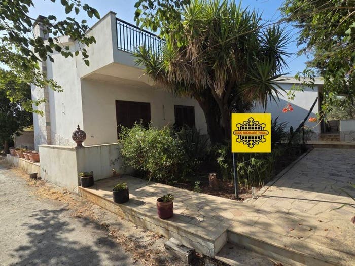 Casa con 6 locali in vendita in Floridia