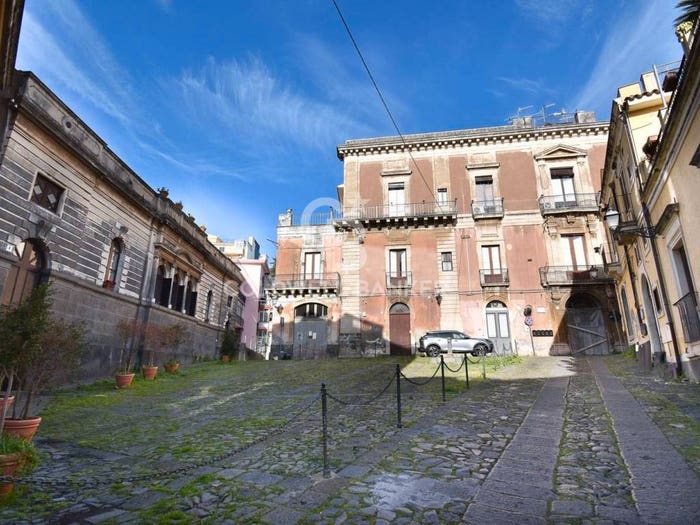 Appartamento con 6 locali in vendita in Piazza Pasini, Centro Storico, Acireale