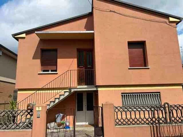 Casa con 6 locali in vendita in Centro, Bagnacavallo