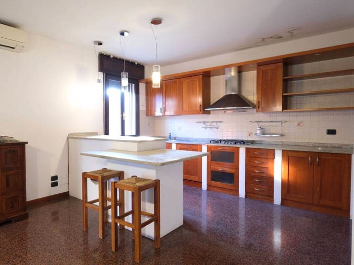 Casa quadrilocale in vendita in Centro, Ospedaletto Euganeo