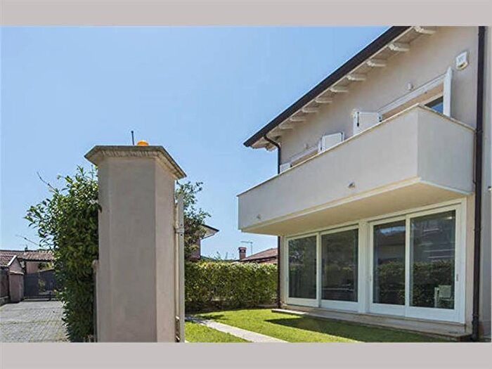 Casa con 5 locali in vendita in Via G Agnelli, Forte Dei Marmi