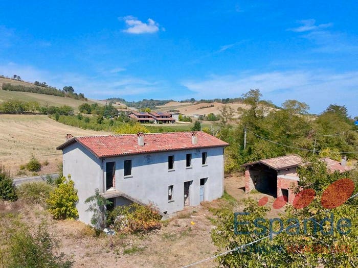 Casa con 6 locali in vendita in Strada San ColombanoRicò, Meldola