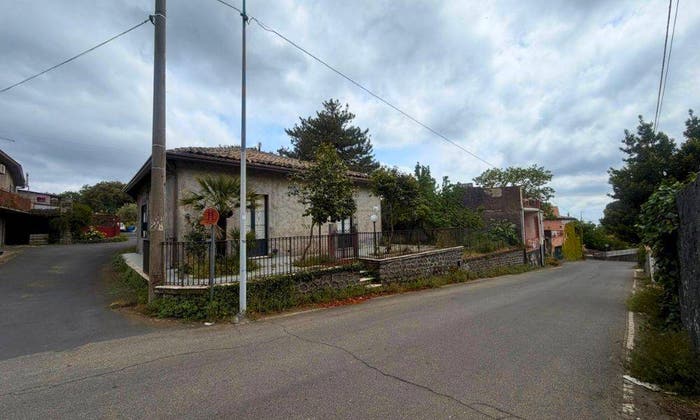 Casa con 6 locali in vendita in Via Bosco, Ragalna