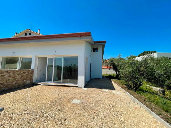 Casa quadrilocale in vendita in Via delle Cisternole, Frascati