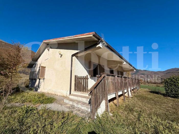 Casa con 6 locali in vendita in via capitani, Cittareale