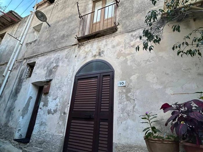 Appartamento quadrilocale in vendita in Via Sotto Portella, Caulonia