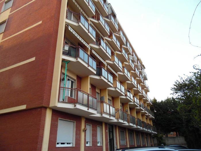 Appartamento trilocale in vendita in Via Albussano, Centro Storico, Chieri