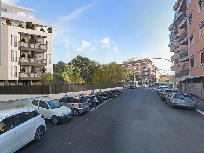 Appartamento trilocale in vendita in Via Otricoli, Furio Camillo, Roma