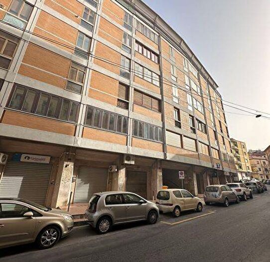 Appartamento quadrilocale in vendita in Via Francesco Acri, Centro Storico, Catanzaro