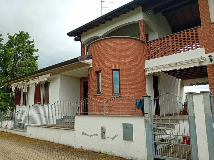 Casa quadrilocale in vendita in Via Novembre, Centro, Cassolnovo