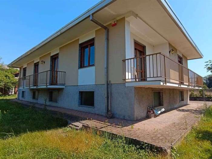 Casa con 6 locali in vendita in Fontaneto d'Agogna