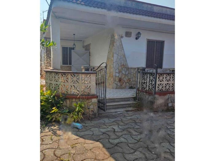 Appartamento con 6 locali in vendita in Località Lido Azzurro Calata Carbonara, Tamburi Lido Azzurro, Taranto