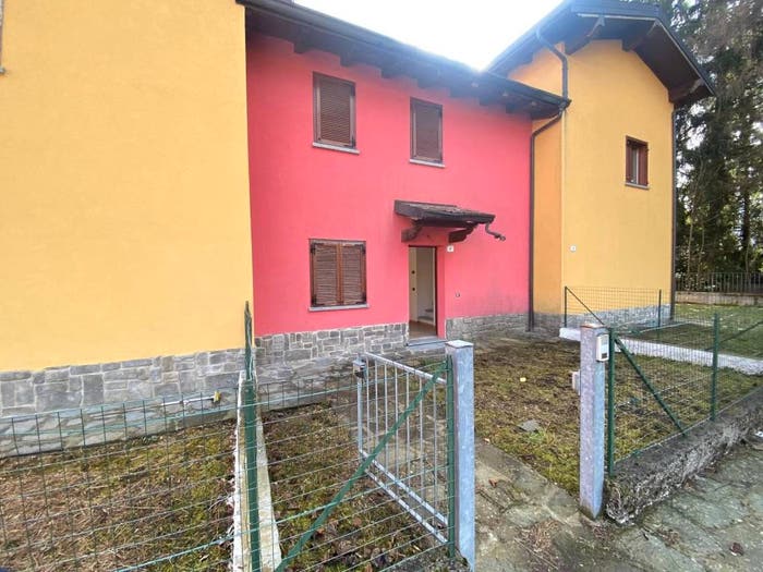 Casa trilocale in vendita in Vicolo Brenta, Lanzo D'Intelvi, Alta Valle Intelvi