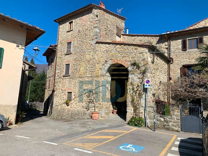 Casa con 6 locali in vendita in Località Poggio di Loro, Loro Ciuffenna