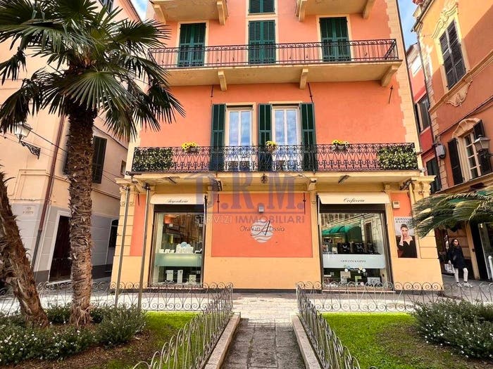 Appartamento quadrilocale in vendita in Via Settembre, Muretto di Alassio Stazione Corso Marconi, Alassio