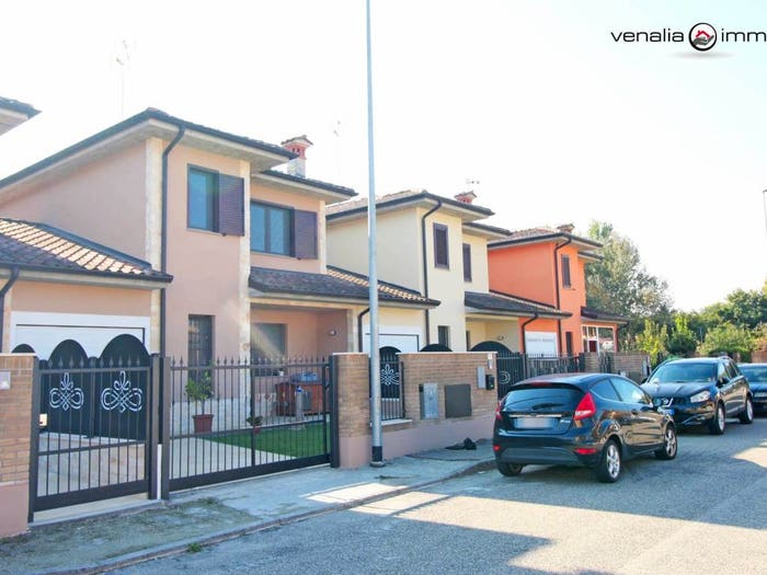 Casa trilocale in vendita in Via Antonino Cassarà, Roncaro
