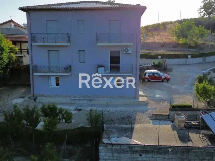 Casa con 6 locali in vendita in Contrada Campanile, Castilenti