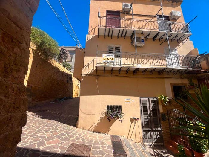 Appartamento trilocale in vendita in Via Sanzo, Centro Storico, Agrigento